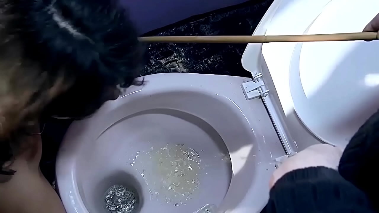 पिसाब गर्दै