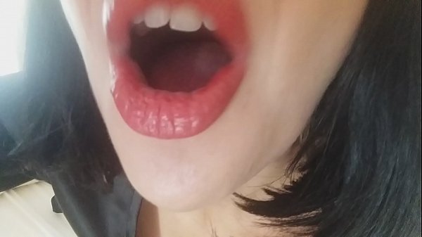 प्रिय, तिम्रो सौतेनी आमाले तिमीलाई आज स्कूल जान दिनुहुने छैन... मलाई तिम्रो धेरै आवश्यकता छ...