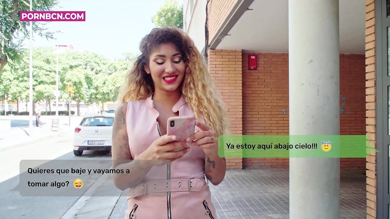 आफ्नो पतिले काम गर्दा आफ्नो जवान प्रेमीलाई कडा रूपमा चुदाउनको लागि अविश्वासी पत्नी। स्तन र ठूलो गधा संग ल्याटिना। भेनस एफ्रोडाइट।